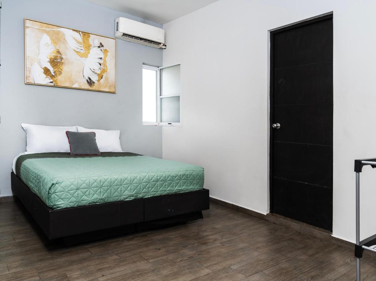 Adhoc Express Hotel Monterrey Eksteriør billede